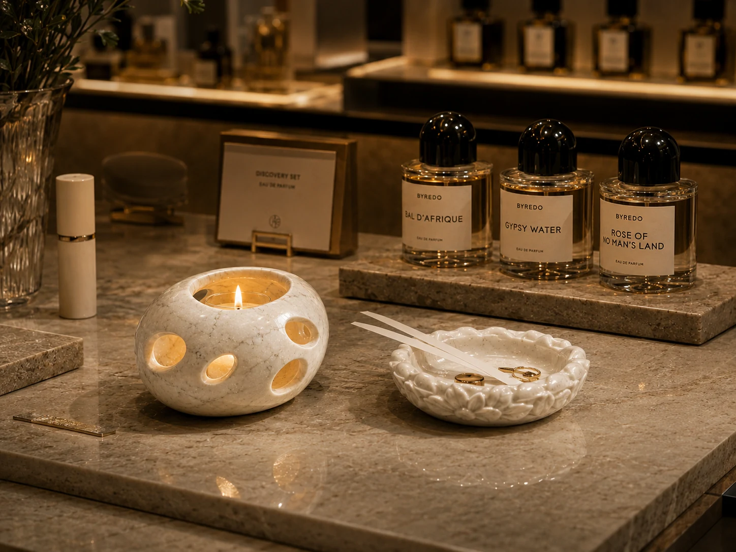 Detail view showing how product, tray and candlelight can be layered.
